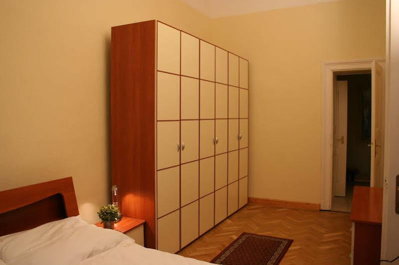 Walking Bed Budapest Downtown Hostel Екстериор снимка