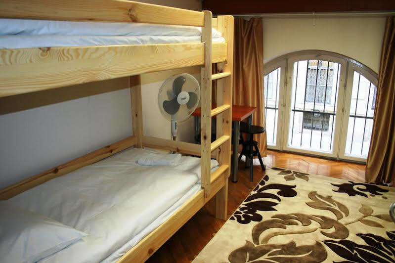 Walking Bed Budapest Downtown Hostel Екстериор снимка